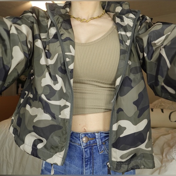 Camouflage/Camo Jacket with Drawstrings + Pocket | Crop Light Jacket for Spring - Picture 14 of 16